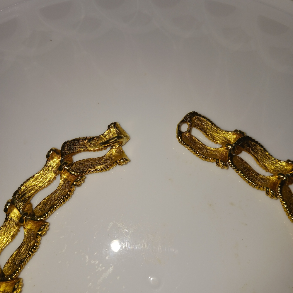 Carolee Necklace - Picture 3 of 16
